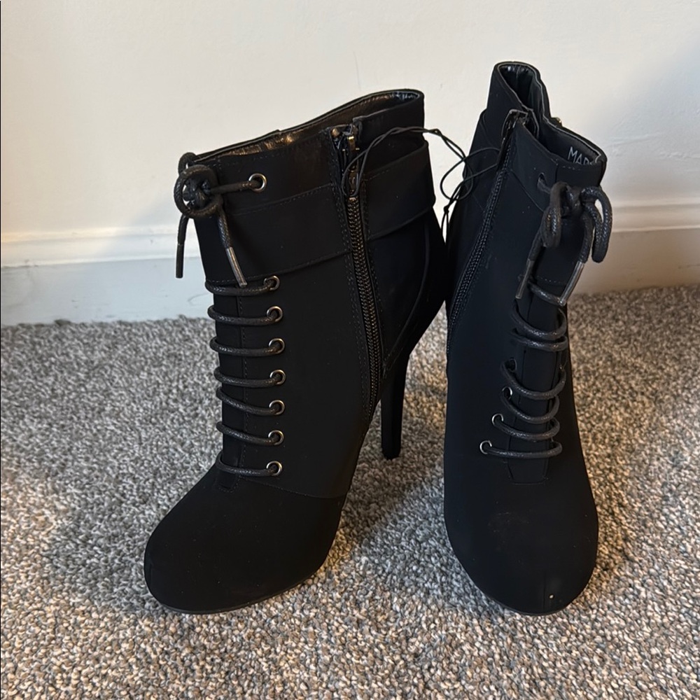 Elegant Black High-Heeled Ankle Booties - Picture 3 of 11